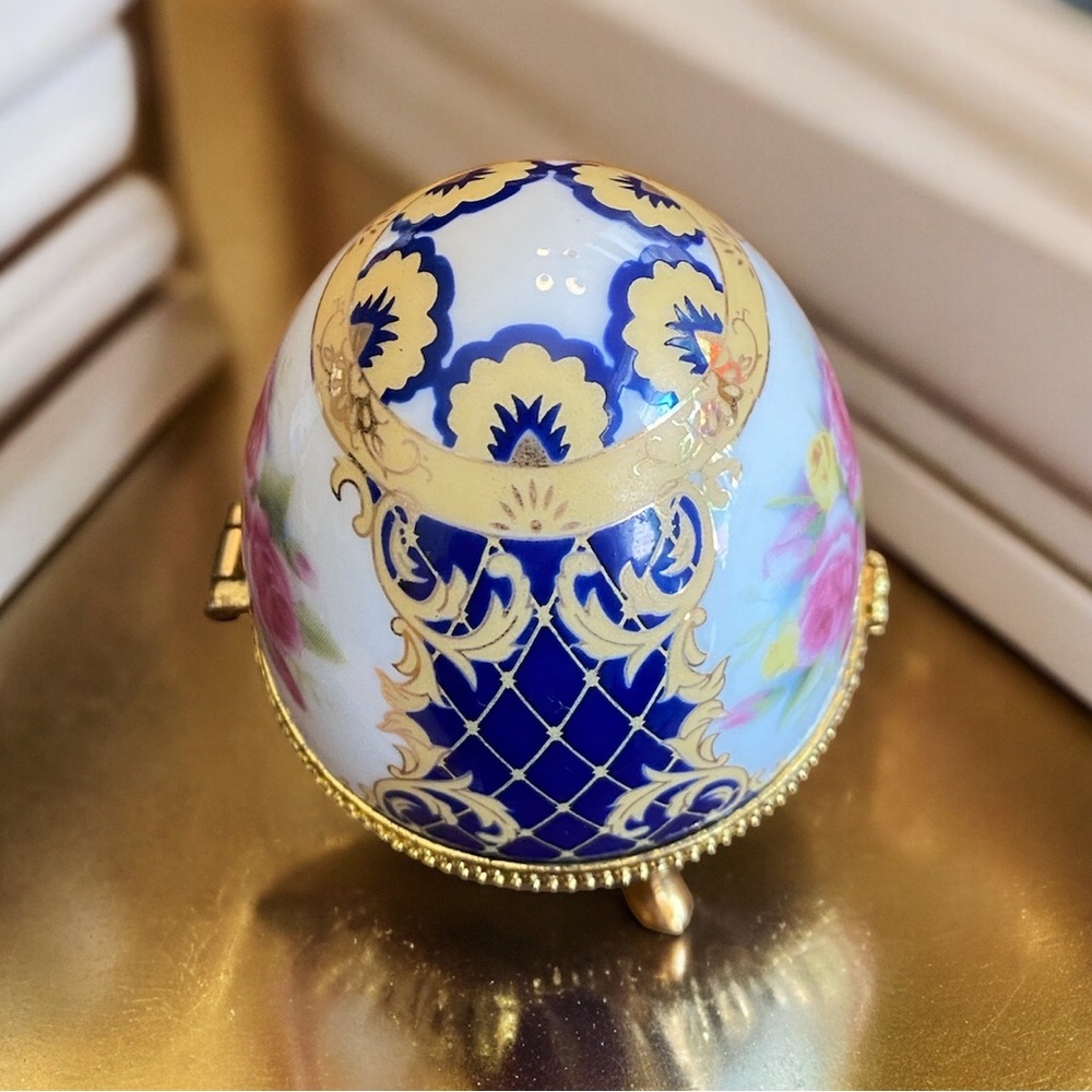Vintage Vecceli Footed Porcelain Egg Trinket Box Rose Candle 4" - Picture 6 of 7